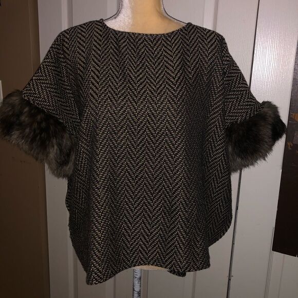 Tashon Nwot faux fur trim cute black top with cream chevron print - Picture 13 of 14